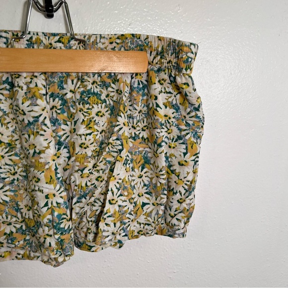 Mossimo Pull On Shorts White Green Floral S - Picture 3 of 9